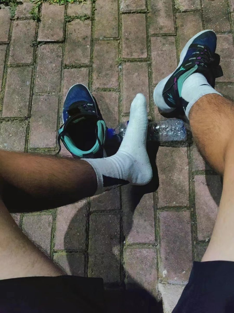 wangsihao15's tweet photo. 打完飞机打球真累，果然是老了 https://t.co/ui2s88rFYF