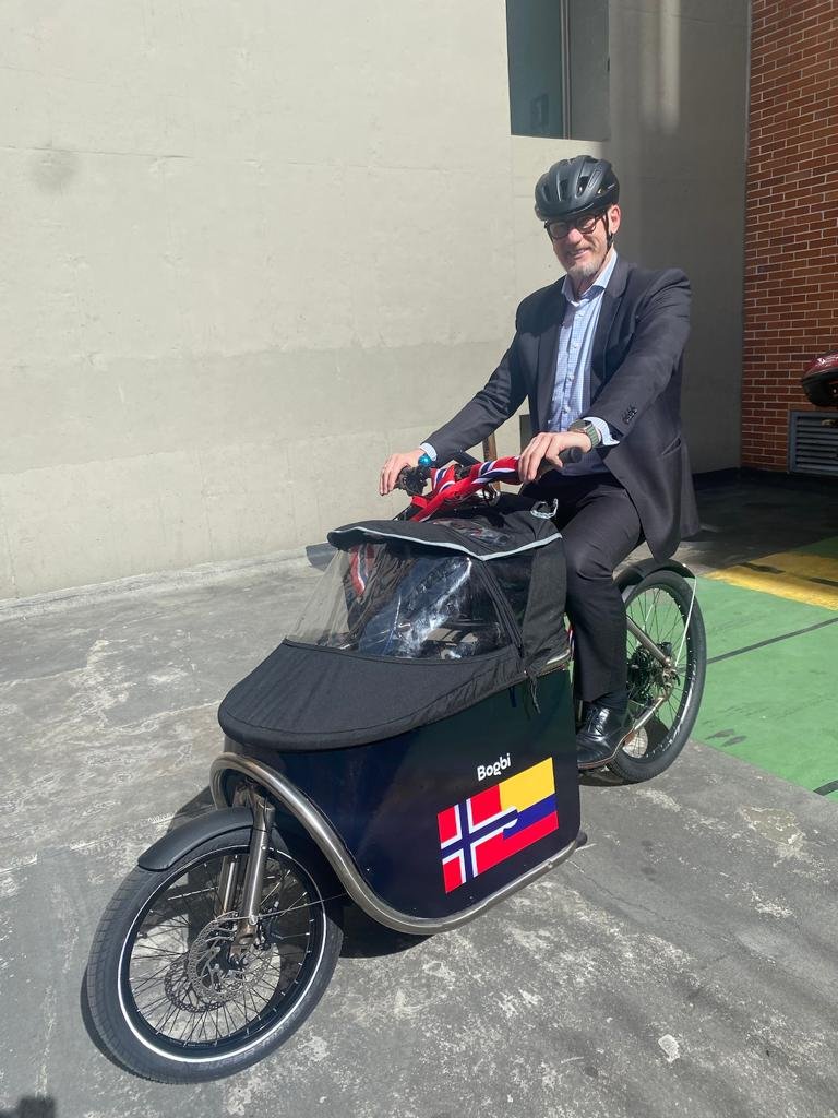 Noruega en Colombia tweet media