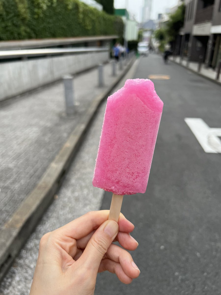 mossgreen77's tweet photo. 新潟名物の氷菓といえばもも太郎🍑もも太郎だけどいちご味のかき氷なんだよ。おいひー。 https://t.co/cjbpGyvgej