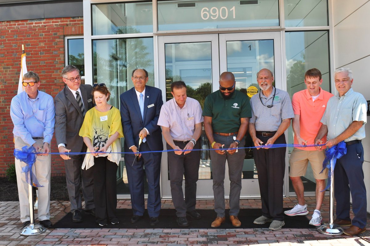 ChesterfieldVa's tweet image. We want to give a HUGE thank you to everyone who came out to the Beulah Recreation Center Ribbon Cutting and Open House! 🍦🌭 We had a blast celebrating the opening of this new community facility with @CCPRVA. Learn more about our new facility here: bit.ly/3r4OXMf.