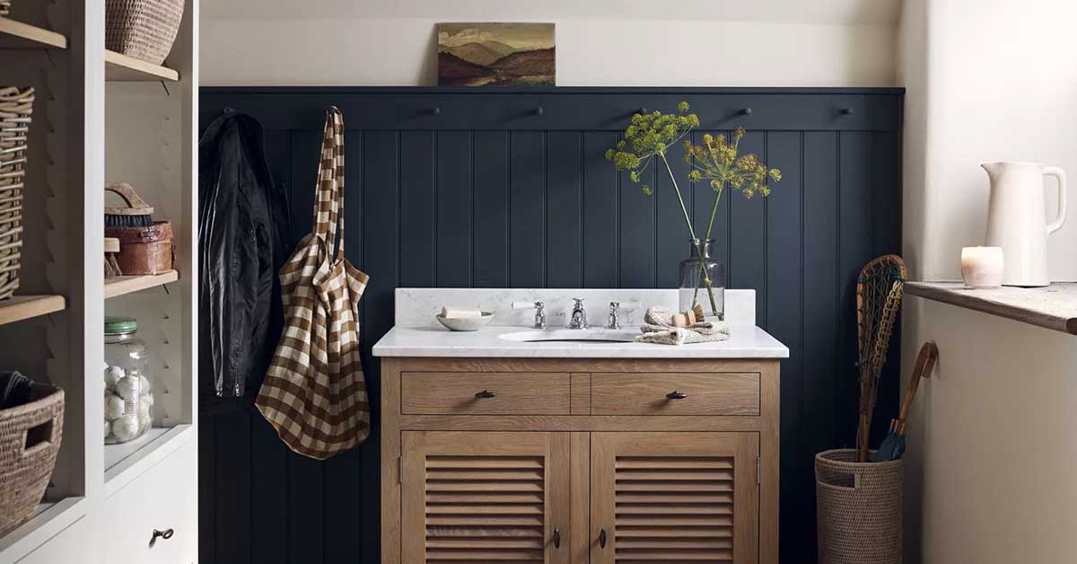 It's hard not to love cottage-style bathrooms worthy of Miss Honey: the country charm, the timeless style, the quiet contentment they evoke. Here are some stunning examples: bit.ly/3BOmH2F