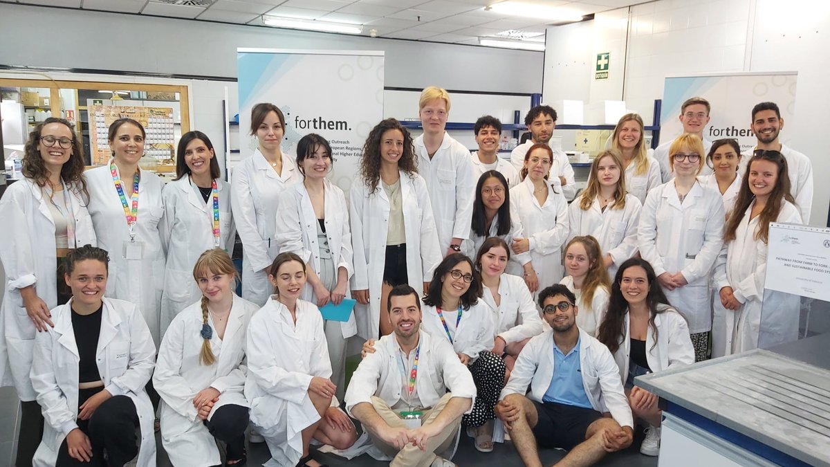 Crisjua2C's tweet photo. Lab session about food quality and safety in the Summer School @FORTHEMAlliance "From Farm to Fork" at @FacFarmacia_UV  
@_anajuan  @UV_EG https://t.co/SNq8GIgx4w