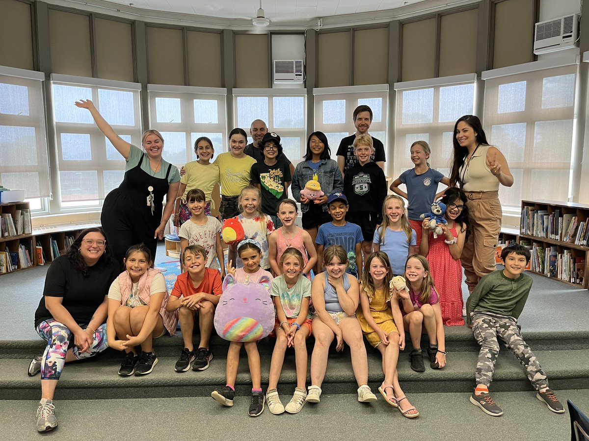 RolphRoadSchool's tweet photo. @RolphRoadSchool 's Student Equity Team had their final meeting today. We are so proud of all these students right here!! Have a wonderful summer and see you in the fall! 🙌 @tdsb @TDSB_MHWB @AHoward_tdsb @Frances_TDSB @AngelikiMassos @alstefanoff #equity #inclusion #equityteam https://t.co/t5mgMYucrs