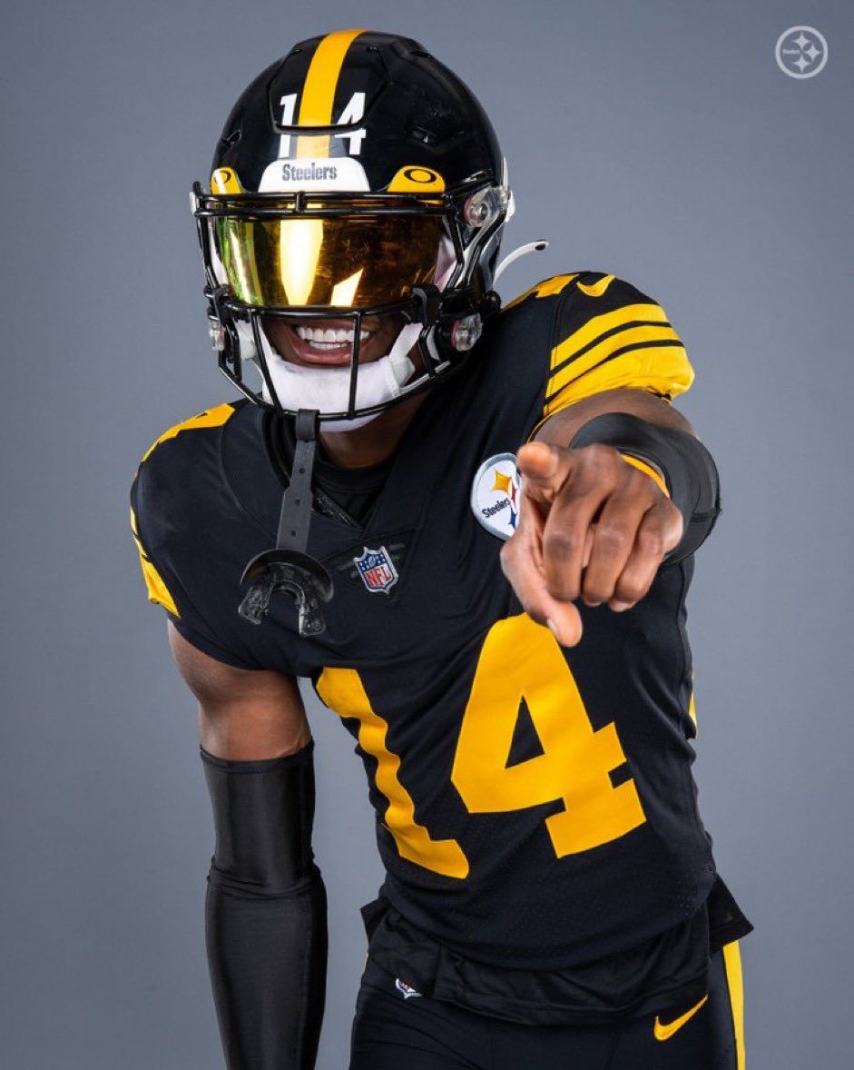 For my money, the Steelers boast the best blackout look in the league.