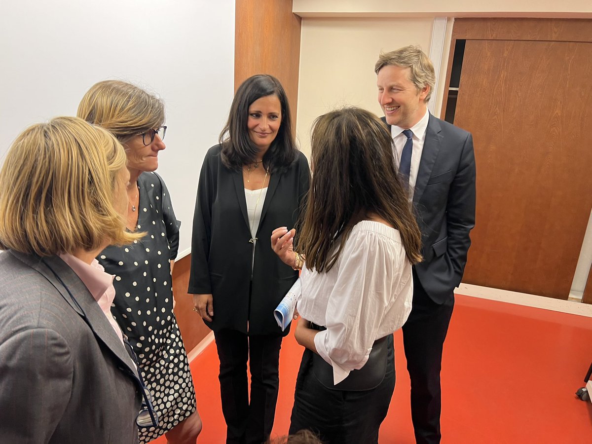IdealCitoyenS's tweet photo. PROMESSE TENUE !
Nous commençons les restitutions des 38 résolutions adoptées lors du sommet citoyen à #Marseille #mieuxvoter #electis  à @agnesfirmin  ce matin au ministère de la santé ! Merci pour ces échanges !
#g500citoyen #sommetcitoyen #resolutions #santé #handicap #justice https://t.co/wshg11D4Ok