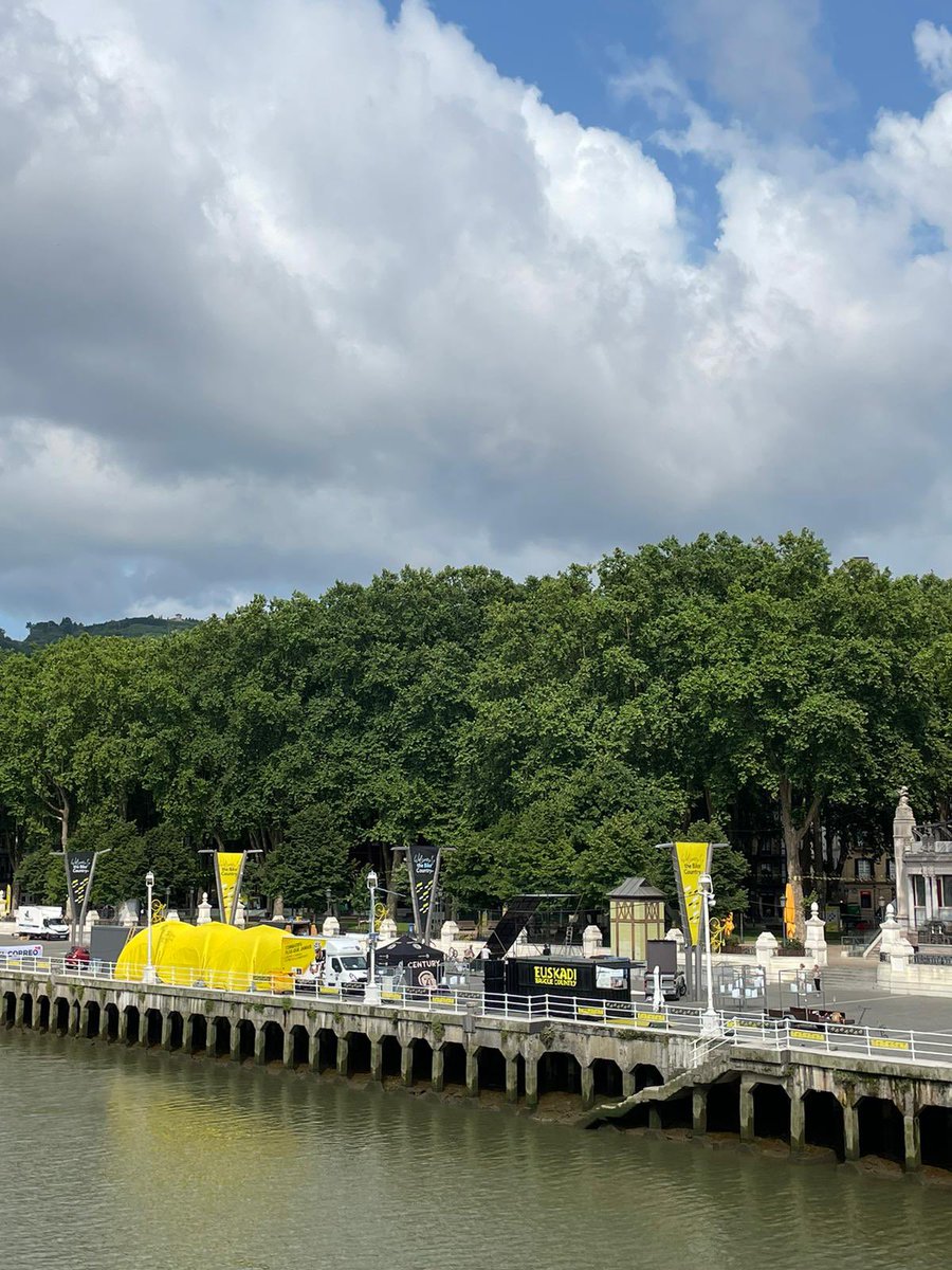 letour_euskadi's tweet photo. 🟡🎉 Os recordamos que el #FanPark de @LeTour, ubicado en la zona del Parque del Arenal, abrirá sus puertas mañana a las 12:00. Es un espacio abierto, de acceso gratuito y para el disfrute de la ciudadanía. ¡Te esperamos!

🔴⚪️🟢 #GrandDépartPaysBasque2023 #ongieTOURri https://t.co/ofKXOalRcL