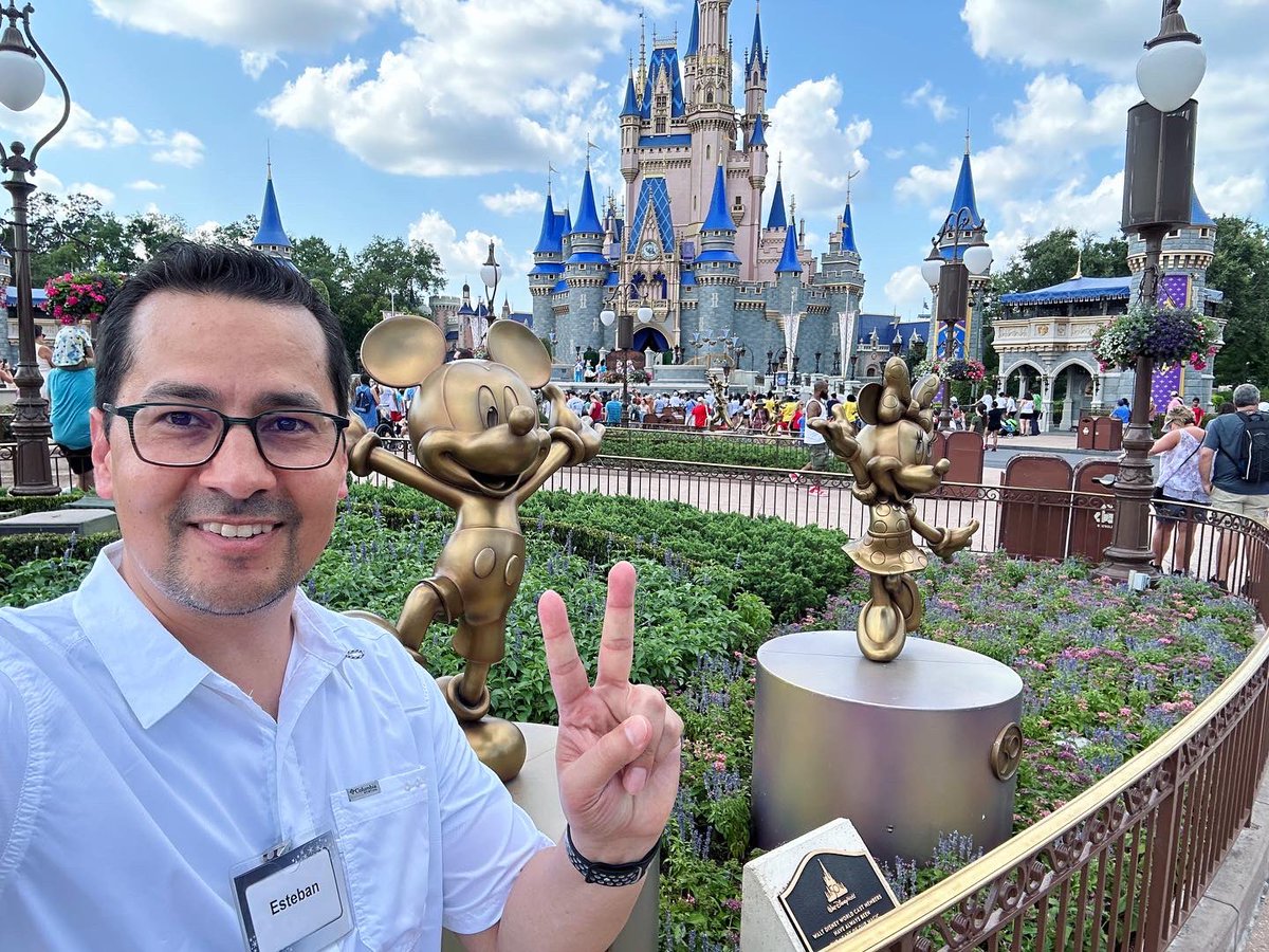 EstebanIsSteve's tweet photo. Leadership Excellence Disney Institute includes backstage insight, operations, and front line cast interviews! TONS of resources for @dallascollegetx Learning &amp; Development team! #dallascollegeproud https://t.co/NV6S92lC48