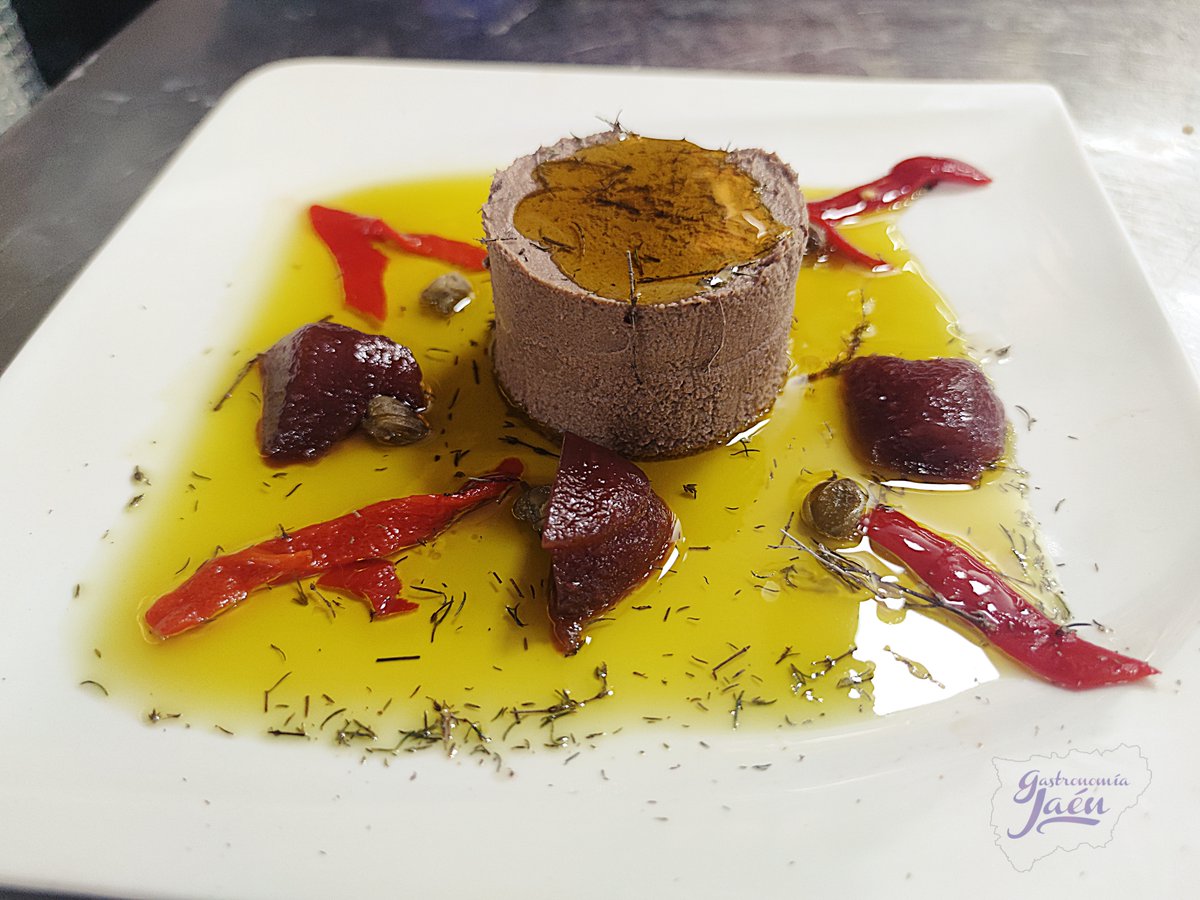 Espectacular el sabor de este #paté de #perdiz de campo, acompañada por supuesto del fantástico sabor y aroma del #AOVE de Jaén.
¿Qué te parece el #aperitivo?
#jaen #gastro #realfood #tradicional #casero #gourmet #calidad #sabor #restaurante #terraza #vicentejaen #cafebarvicente