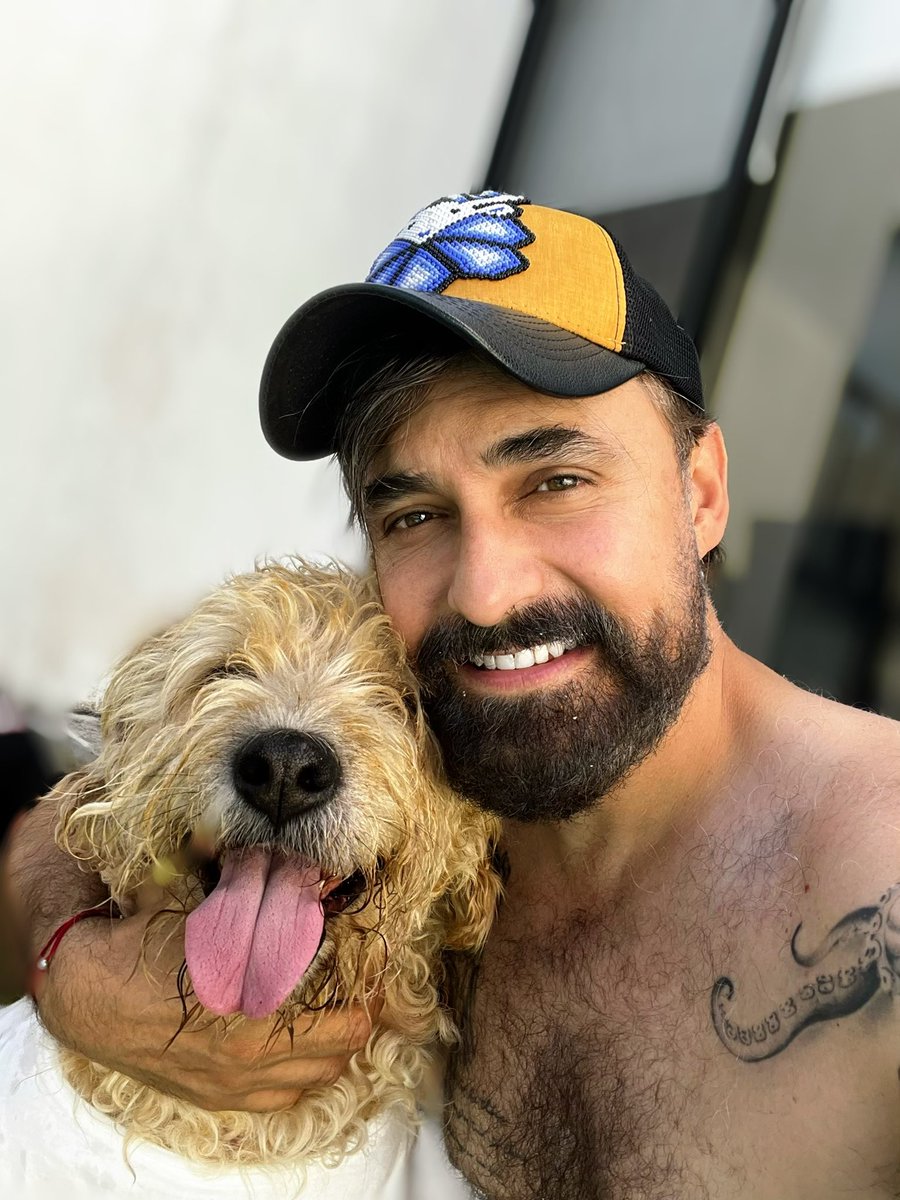 Por alguna razón no tiene globitos mi perfil, pero hoy llego al 5o. piso. agradecido con la vida, feliz y contento con lo aprendido y lo trabajado, con las personas que he conocido y que siguen a mi lado. 
Feliz porque tengo fe en que lo que sigue, será mejor. 🙏🏼
