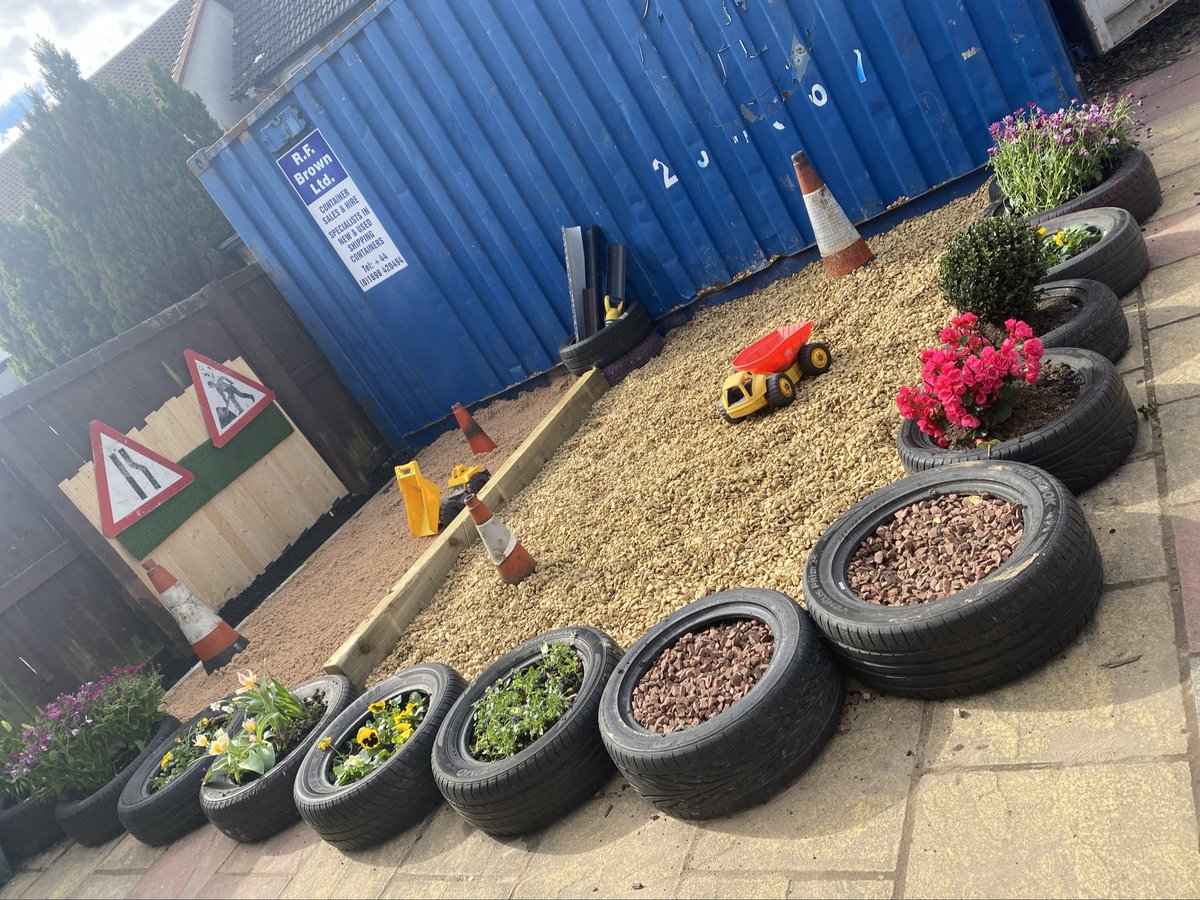 JulieMcDougal13's tweet photo. The garden area is starting to take shape at my partnership provider 🌻 #outdoorarea #outdoorlearning #earlyyears #earlylearning #STEM #outtoplay #gardenarea #educacion #environmentdevelopment #qualityimprovement #developmentjourney https://t.co/V2osG9TNjb