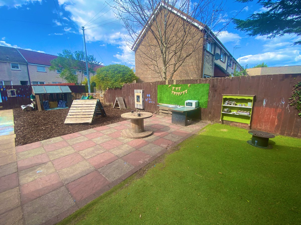 JulieMcDougal13's tweet photo. The garden area is starting to take shape at my partnership provider 🌻 #outdoorarea #outdoorlearning #earlyyears #earlylearning #STEM #outtoplay #gardenarea #educacion #environmentdevelopment #qualityimprovement #developmentjourney https://t.co/V2osG9TNjb
