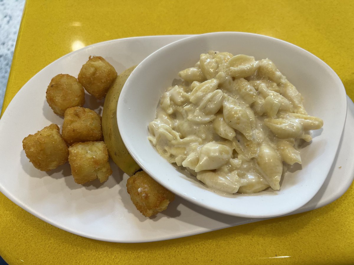 ThemeParksScran's tweet photo. Freedonia Festival of Mac &amp; Cheese with Minion Tots
Minions Cafe, Universal Studios Florida, FL
$8.99 https://t.co/uKKGrnKF9v