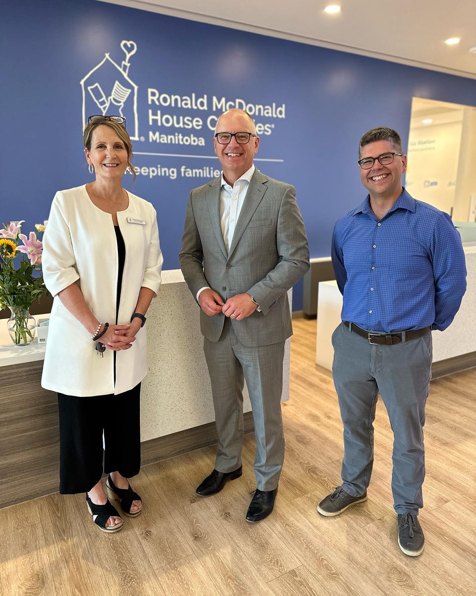 Our sincere appreciation goes out to Mayor @ScottGillingham for joining us for a tour of our Ronald McDonald House yesterday and learning more about how we help families facing childhood illness from Winnipeg, across Manitoba, NW Ontario, and beyond. 🏡💙 #KeepingFamiliesClose