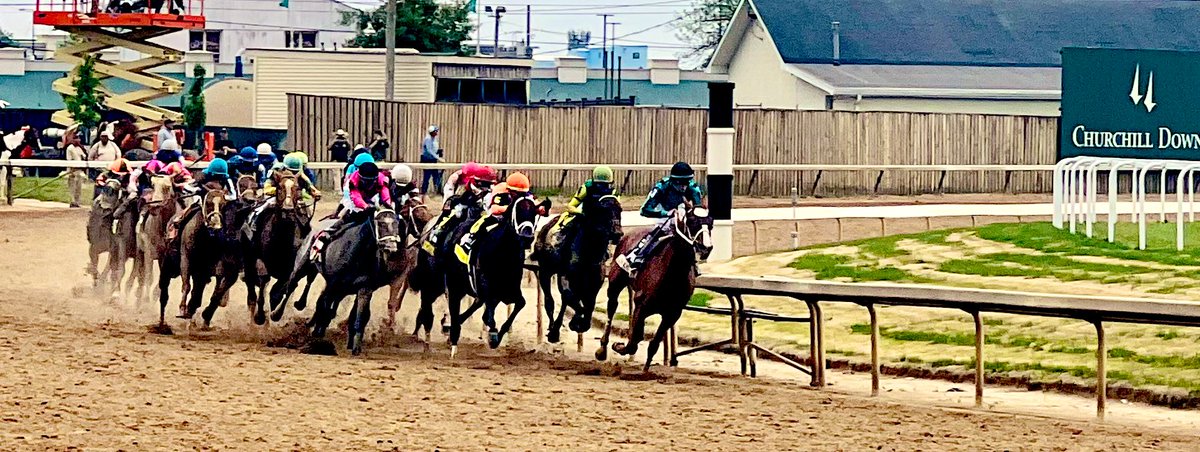 hatrat's tweet photo. Sad to hear Two Phil’s is retiring, but happy to know the owners are doing the right thing for him. I loved stopping to see him daily at @ChurchillDowns ahead of the #KYDerby149 #TwoPhils #HorseRacing https://t.co/ycqKfah9LB