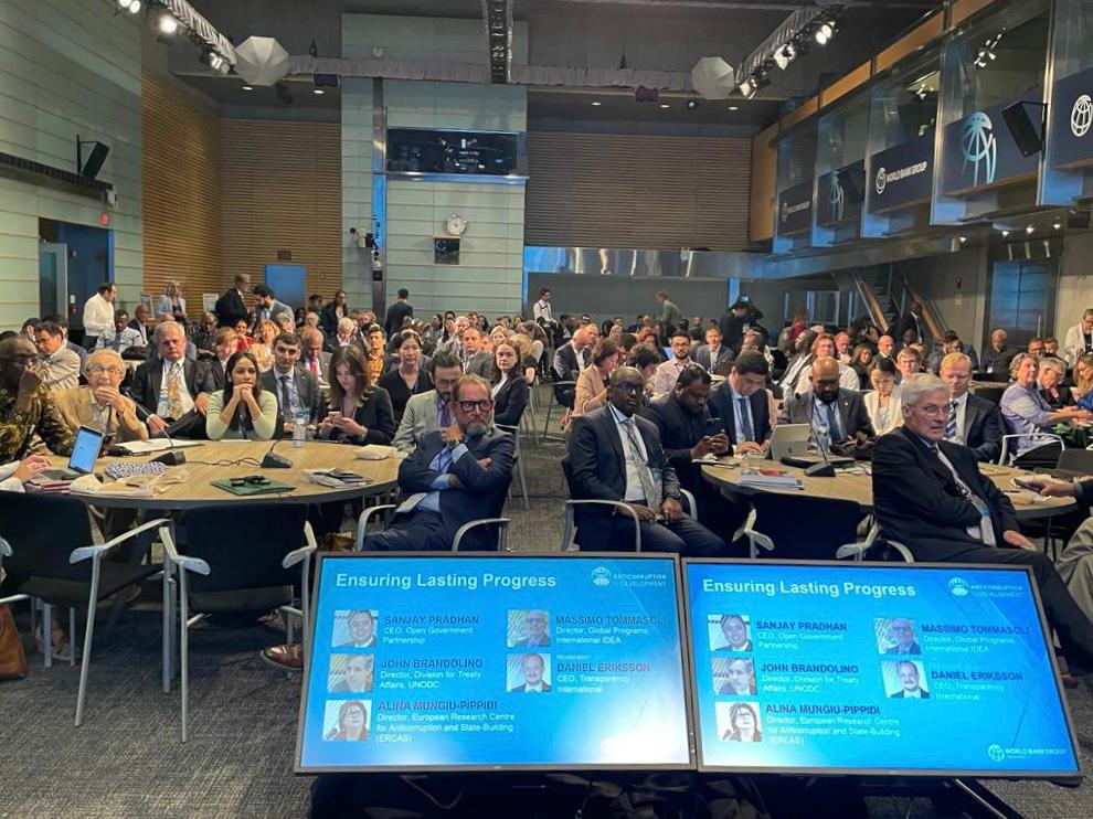 Alina Mungiu-Pippidi (@mungiupippidi) on Twitter photo 📢Welcome to a new generation of #transparency indicators! Straightforward. Directly observable. Actionable. We presented ERCAS's 2023 T-index <a href="/WorldBank/">World Bank</a>'s AC4D Global Forum. Check corruptionrisk.org/transparency for our update on 143 countries!📊
#OpenGov #GoodGov #AntiCorruption 📢Welcome to a new generation of #transparency indicators! Straightforward. Directly observable. Actionable. We presented ERCAS's 2023 T-index <a href="/WorldBank/">World Bank</a>'s AC4D Global Forum. Check corruptionrisk.org/transparency for our update on 143 countries!📊
#OpenGov #GoodGov #AntiCorruption