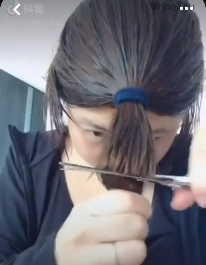 crista_af's tweet photo. @yeorobbunn_ Then you should go with one cut only and check if you're satisfied with that or not
First tie all the hairs in a band at your forehead and cut till the length you want but i suggest to cut till the length middle of your nose! I got some pics for you.. try it out!! 🙌 https://t.co/m6kvzZua5g