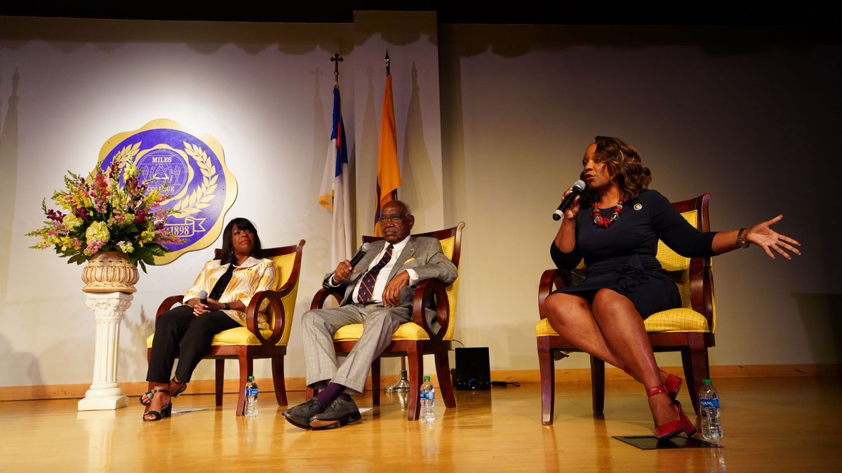 NewsmanBryant's tweet photo. ‘I have absolutely no faith’ Alabama lawmaker will be fair to Black voters, says former fed judge at @MilesCollege forum w @RepTerriSewell, and @RepColeman.

https://t.co/wh3kzzGHLL https://t.co/hgjMSSjAkE