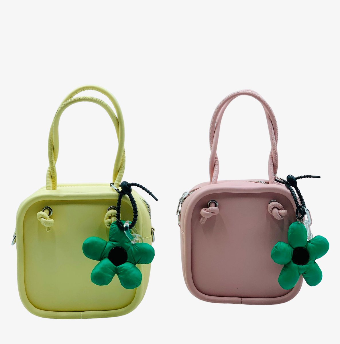yavari__'s tweet photo. Envíos a toda la república, de 2 a 3 días luego de hacer el pedido ya lo tienes en tus manos💯manejamos precios de mayoreo y menudeo🥳 síguenos en Facebook como Bolsas León o escríbenos en WhatsApp para más información😉
Yava💛https://t.co/pY5fbeUuJo
#bolsos #moda #crossbody https://t.co/safOOBoh6n