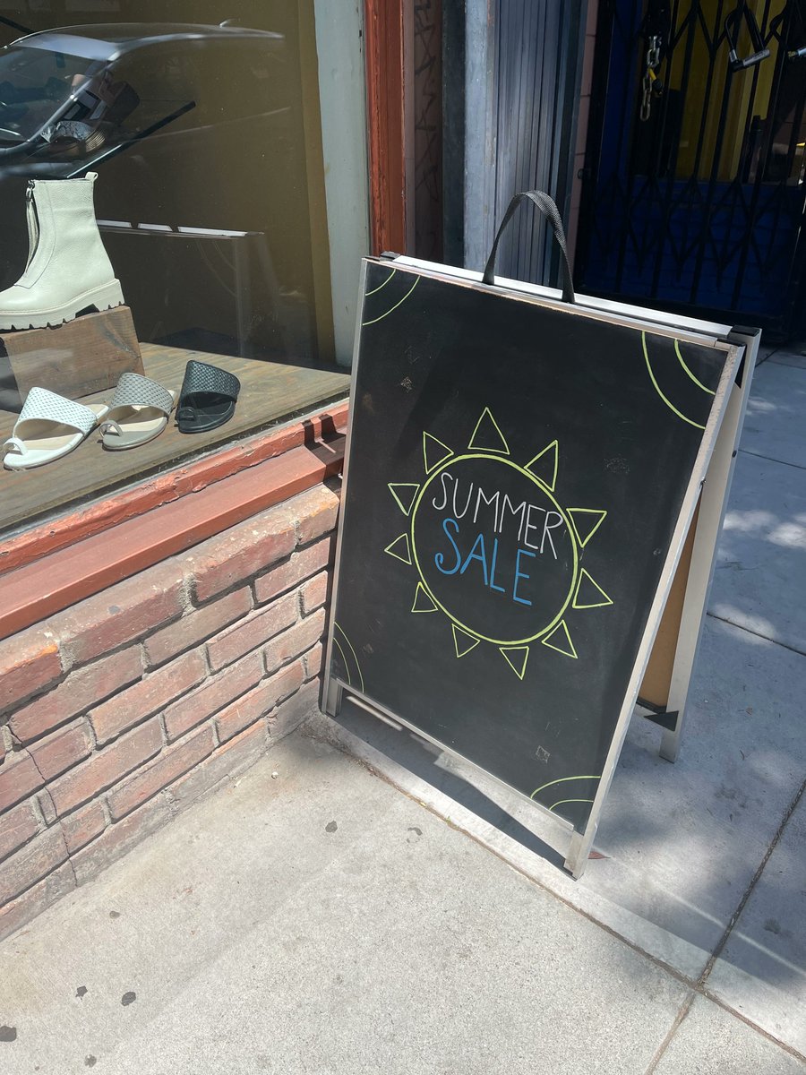 MoodClue's tweet image. Get people in the door with colorful and unique signs outside your boutique store! 

#chalkmarkers #storesigns #handlettering #chalktheboard