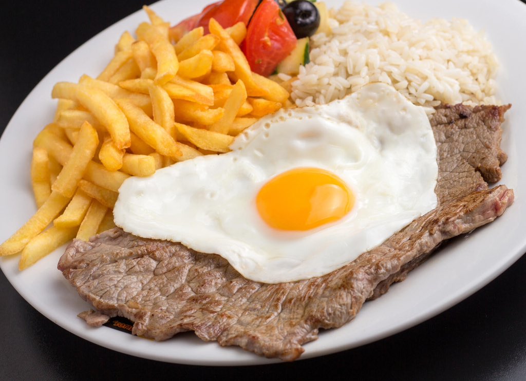 literalmente um bitoque com ovo estrelado