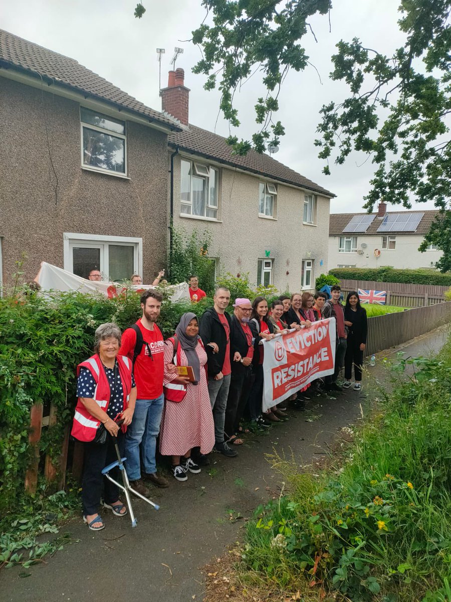 AcornCoventry's tweet photo. ✊EVICTION RESISTANCE WIN!

Today ACORN Coventry successfully resisted the eviction of our members Mandy Bloomer and her family in Willenhall! 

We were also joined by local MP @zarahsultana and thanks for all their support! #Solidarity 1/3 https://t.co/EUZXJDrBzX