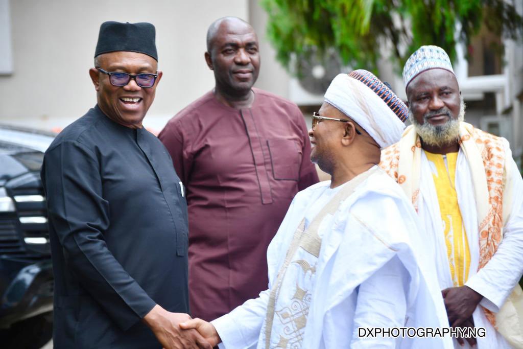 Sports_Doctor2's tweet photo. His Excellency Mr. Peter Obi celebrated Today's Sallah with Muslims in Awka and Onitsha immediately after leaving Enugu.

He handed cheques and gift items to them as they celebrate EID.

See how his seating on the armrest in the pic 3, na this kind man you won use a 100+ car convoy follow for back, he will swear for you 🤣🤣🤣🤣