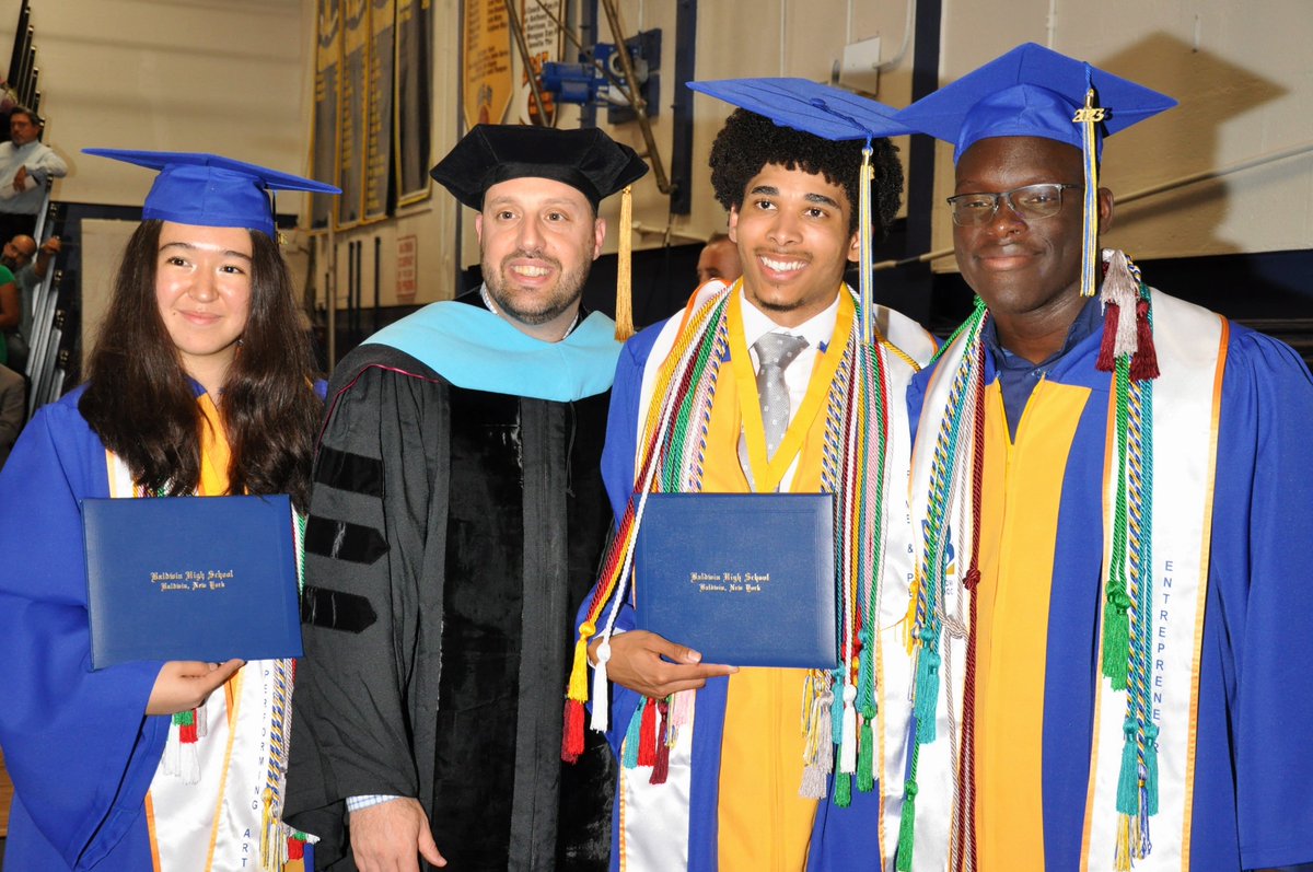 BaldwinUFSD's tweet photo. Congratulations to the Baldwin High School #Classof2023! We are so proud of you!   💙💛🎓#WhatsBRUINinBaldwin #BaldwinHS https://t.co/GZHg48bhyl