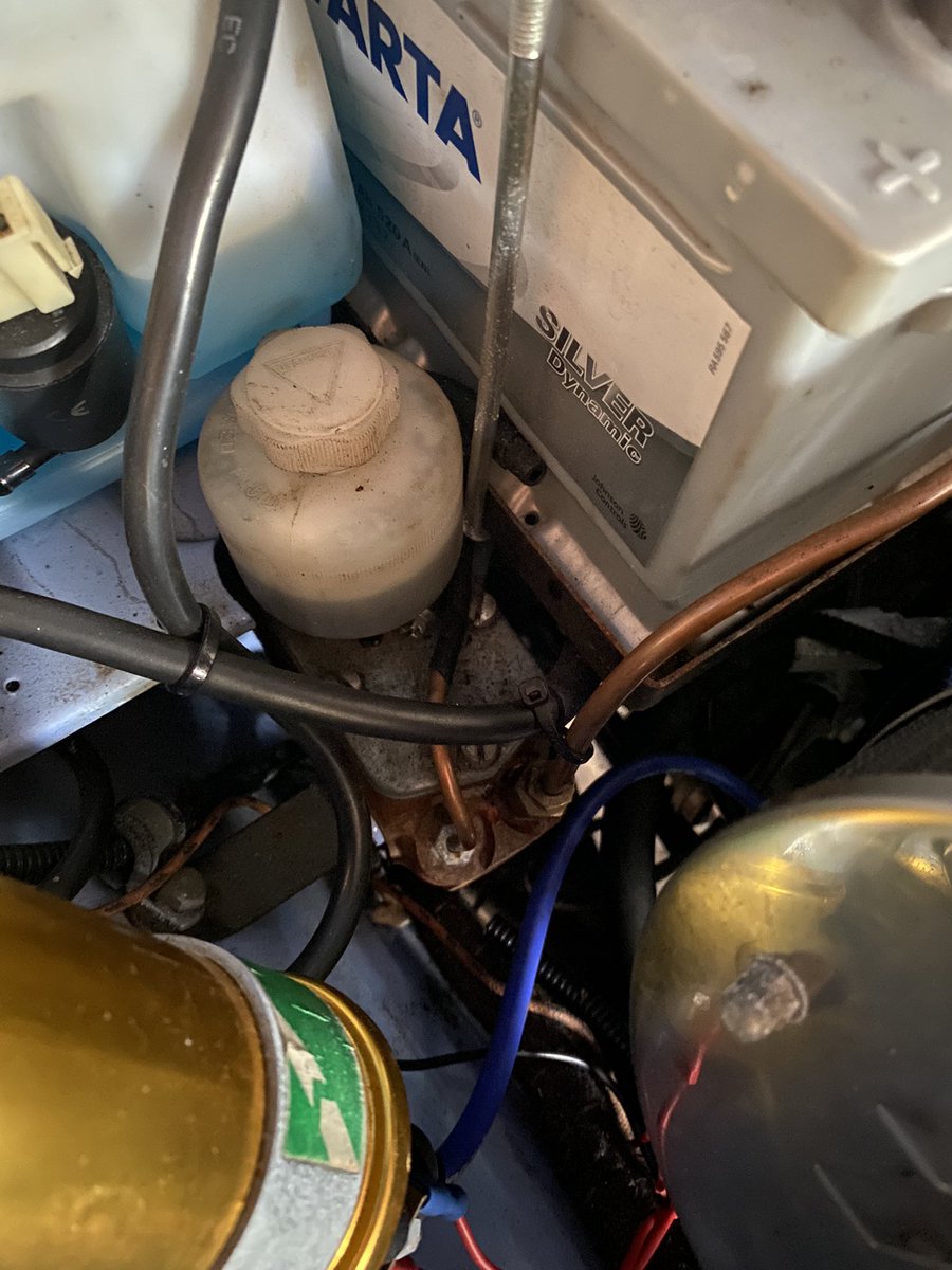aohereng's tweet image. #mg #magnette update, well it’s not the servo, the pistons in the caliper move fine ( just not back in, but side to side ) so by default it has to be the blithering master cylinder. That’s a pain. #classicgarigista #aohe #aoheconmunity