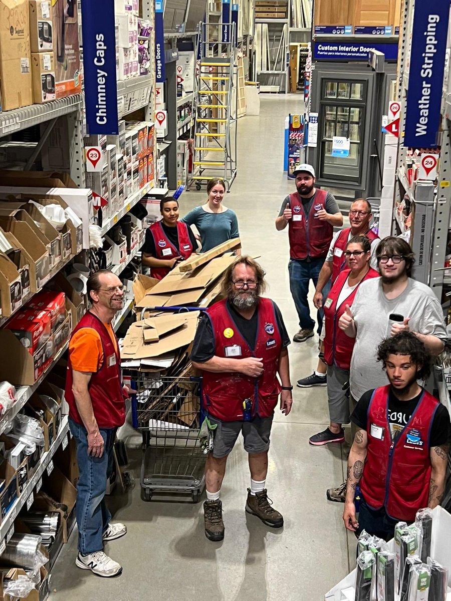 Little power packdown happening at #Lowes1127. Just a great team doing great things!! <a href="/JoeMcFarland_/">Joe McFarland</a> <a href="/BoltzBill/">Bill Boltz</a> <a href="/AudissBryan/">Bryan Audiss</a> <a href="/DamonBennettR7/">DBennett</a> <a href="/JHoffmann2207/">Joe Hoffmann</a>