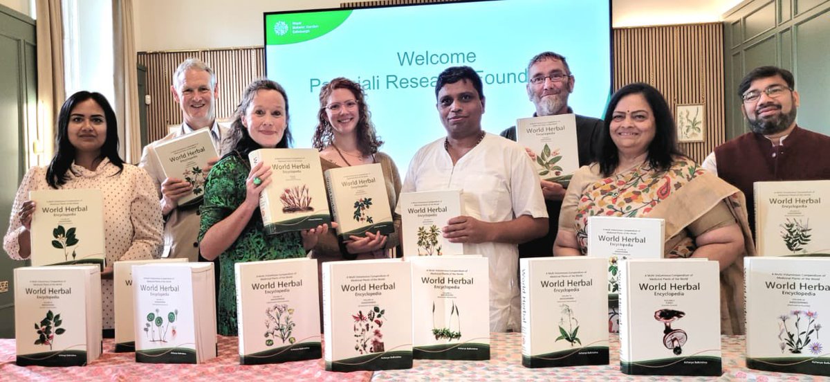 Ach_Balkrishna's tweet photo. Royal Botanic Garden Edinburgh में World Herbal Encyclopedia का लोकार्पण करते हुए हमें गर्व की अनुभूति हो रही है। श्रद्धेय @yogrishiramdev जी के आशीर्वाद तथा हमारे वैज्ञानिकों डॉक्टर वेदप्रियाजी  एवं पूरी टीम के अहर्निश प्रयास, समर्पण एवं त्याग से आज भारतीय ज्ञान परंपरा को वैश्विक स्तर पर स्थापित करने की ओर पतंजलि का एक और कदम आगे बढ़ा। पतंजलि के प्रयास से भारतीय ज्ञान परंपरा न केवल विश्व में स्थापित होगी अपितु भारतवर्ष में जो लोग पाश्चात्य लोगों के कार्यों के प्रति ही प्रभावित रहते हैं वे भारतीय  वैज्ञानिकों के द्वारा किए गए कार्यों के प्रति भी गौरव की अनुभूति करेंगे ।इस अवसर पर Royal Botanic Garden Edinburgh के वरिष्ठ वैज्ञानिक Dr. Mark Watson, Dr. Greg , भारत के Deputy Consulate General सतवीर सिंह जी,  पतंजलि के वरिष्ठ वैज्ञानिक डॉक्टर अनुराग वार्ष्णेय, माता सुनीता जी एवं पतंजलि की टीम की उपस्थिति रही।