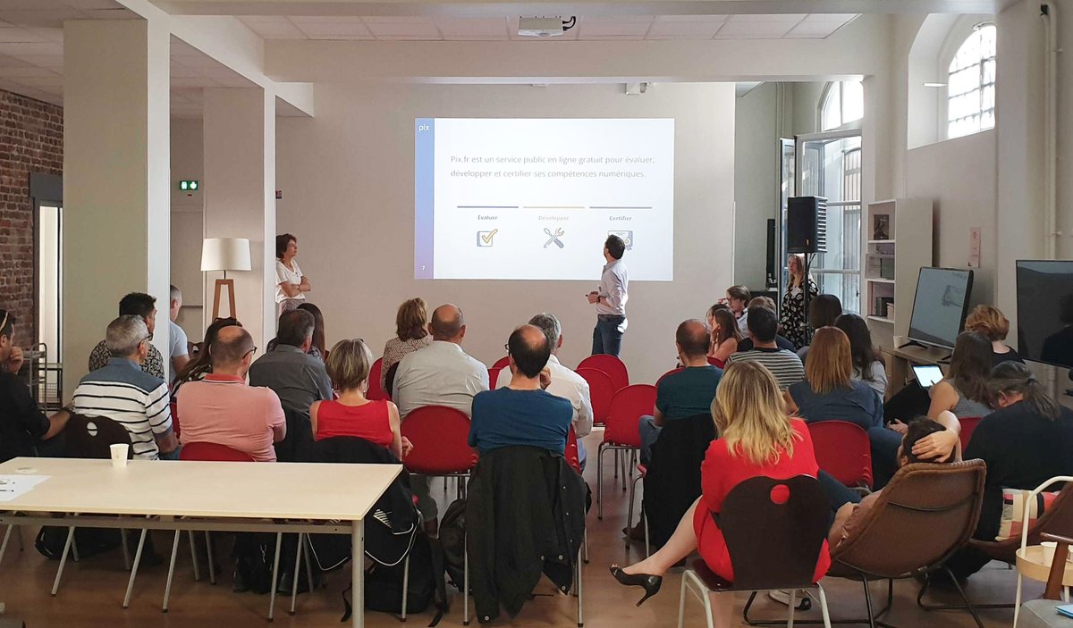 Pix avance dans l'élaboration d'un nouvel outil à destination des élèves et des enseignants de CM1 et CM2 💪
Aujourd'hui, l'équipe de Pix organisait un atelier de co-création autour de cette future plateforme dédiée au développement des compétences numériques dans le 1er degré 🚀