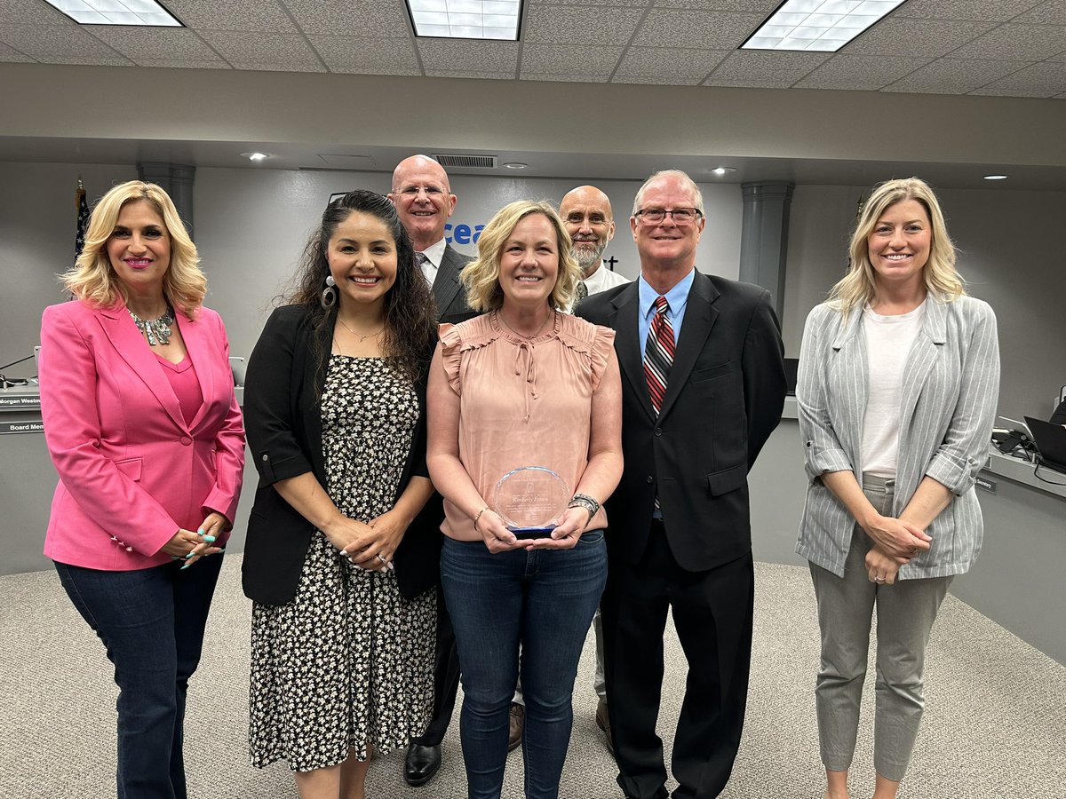 OVSDSupt's tweet image. Yesterday, the District expressed great appreciation to parent volunteer Kimberly Fatum for her 3 years of dedicated service as President of the PTA/PTO/PTSA/PTSO Roundtable! THANK YOU KIM! 

#OVSD #PresidentsRoundtable #Volunteers #Leadership #Commitment