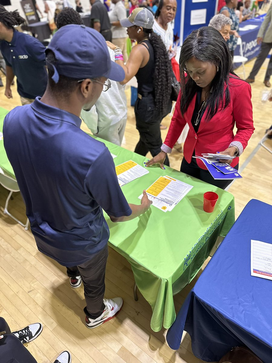 We’re at the @DACL Mayor Muriel Bowser’s 12th Annual Senior Symposium. Come see us!

📍Frank W. Ballou High School Gymnasium

Learn about our Tech 101
Workshops, how to sign up for free home internet via the ACP &amp; more! 

#DCtech #CyberSeniors