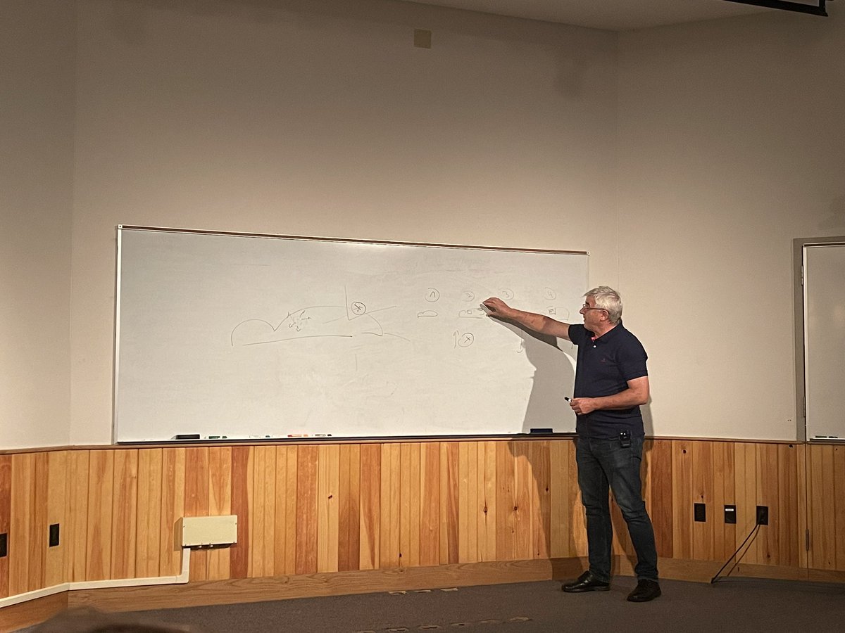 Great chalk talk by @HellmutAugustin  @MDIBL !  He started explaining that 1) he is a German and thus has no humor and 2) he is not a skilled artist.  he did a tremendous job both at drawing and being funny 🙌 Awesome science 🙌