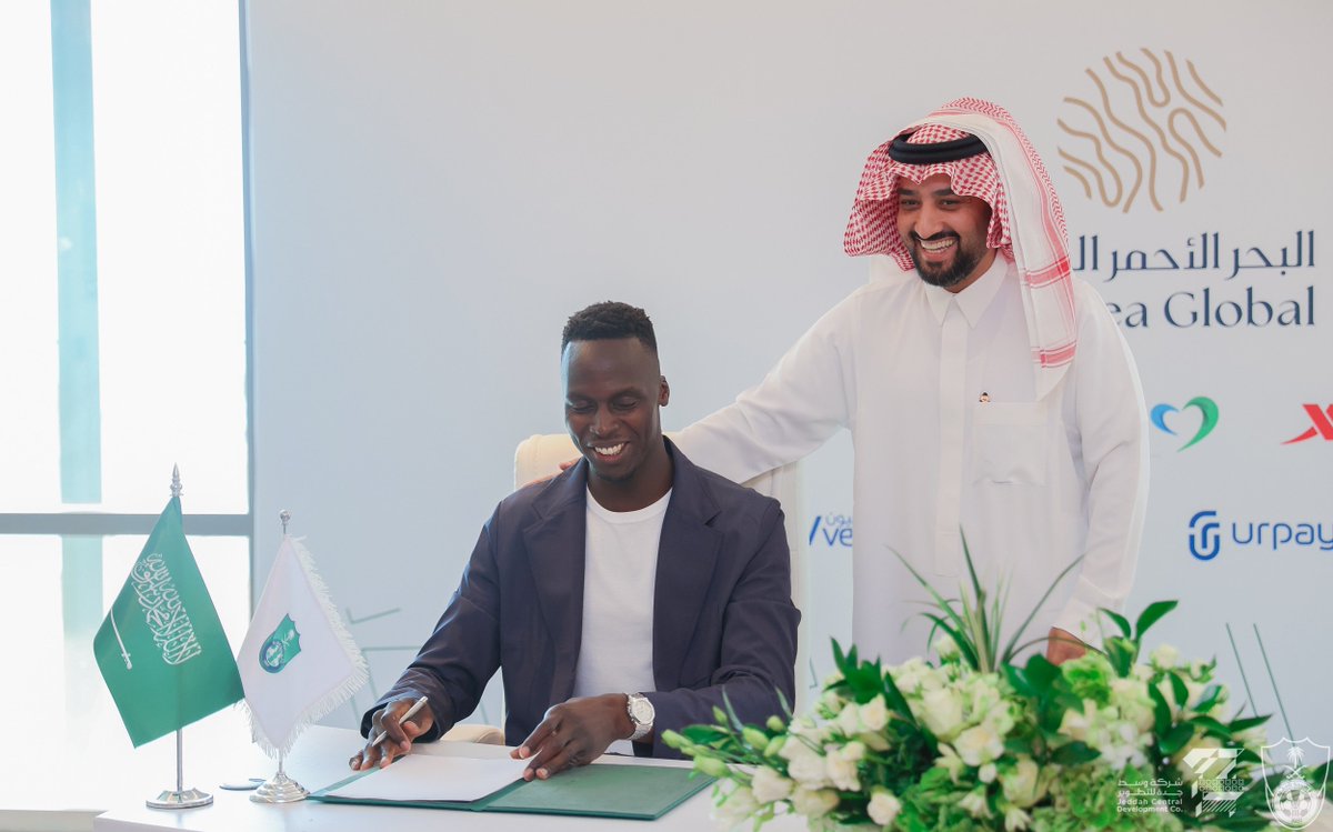 ALAHLI_FC's tweet photo. 📸🇸🇳🧤🔒 https://t.co/DWWoQvhKtd