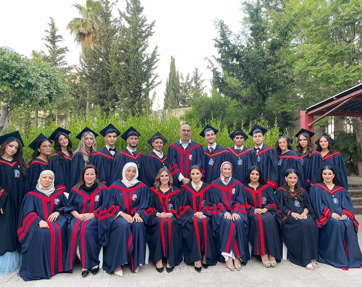 La communauté du lycée Houssam Eddine Hariri est fière des résultats de ses élèves aux épreuves officielles du baccalauréat français avec 73% de mentions!
Toutes nos félicitations à nos bacheliers et  mille mercis à leurs professeurs! <a href="/Hhhsinfo/">Houssam Hariri HS</a>
