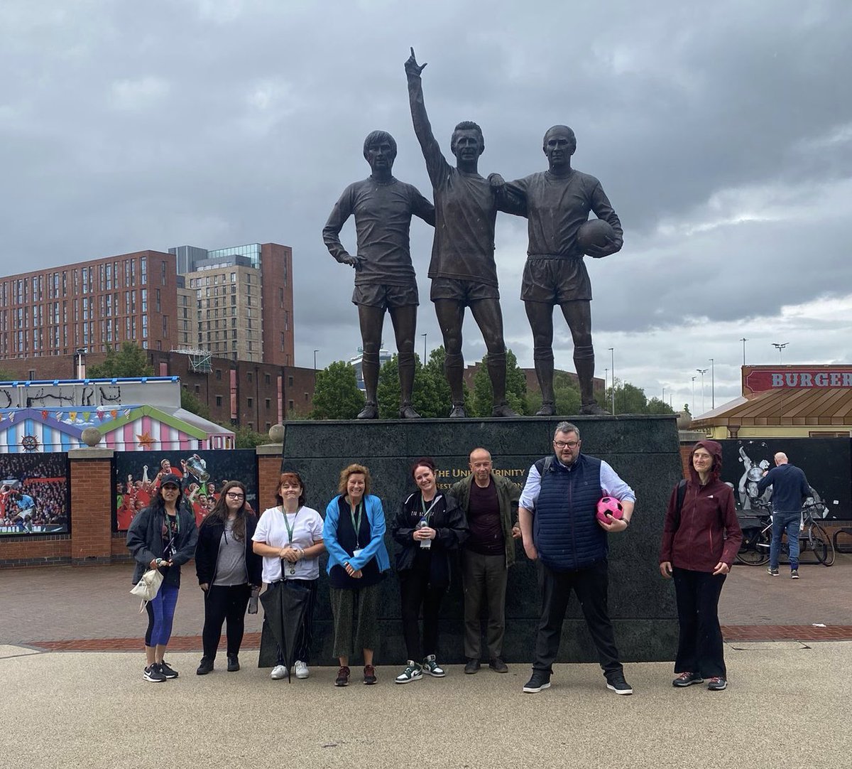 We did it!! Completed our dribble all the way to Old Trafford and raised over £200 for <a href="/UNICEF/">UNICEF</a> - there’s still time to donate justgiving.com/page/arbour-ac…