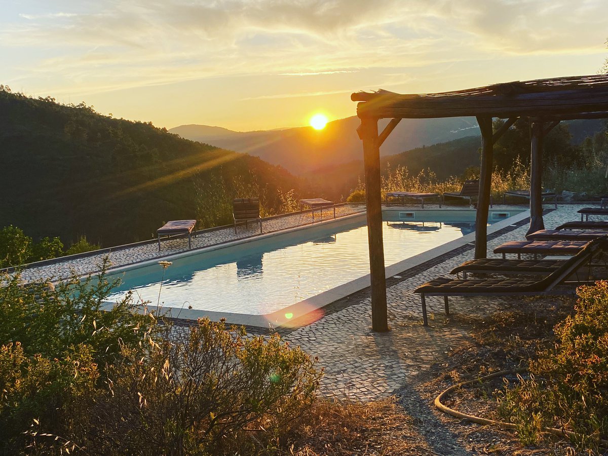 YogaevolutionR's tweet photo. Lovely sunset this evening 🥵

#yoga #yogaretreat #Health #yogainspiration https://t.co/lGElIpnKAC