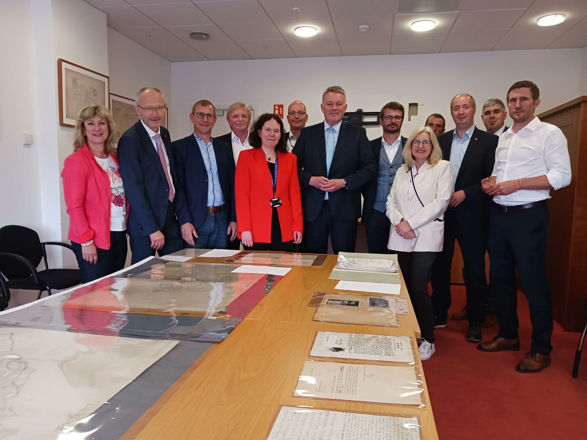 NARIreland's tweet photo. We were delighted to host a delegation from Rhineland-Palatine who came to see 19th-c letters about the Co Limerick Palatines #CSORP, letters with thanks for direct aid after WWII, and minutes from when #Taoiseach CJ Haughey met Chancellor H Kohl in 1990. @CDUFraktionRLP @dfatirl https://t.co/l3SVHR0IHh