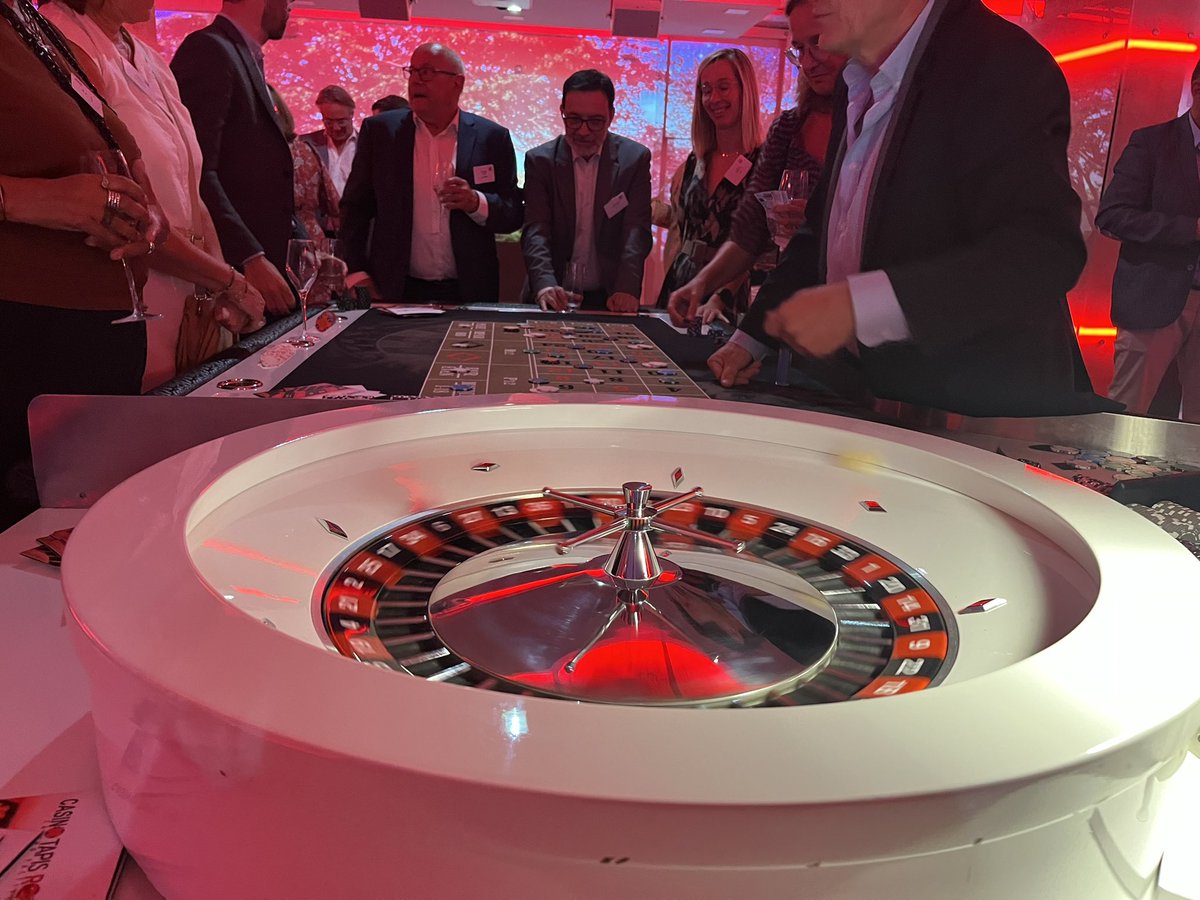OdigoFr's tweet image. Un casino tapis rouge organisé autour d’un cocktail. La chance est du côté de l’équipe Odigo ce soir ! 🎰🍀

Au #GalaExperienceClient 
Merci pour l’organisation @Agora_Managers