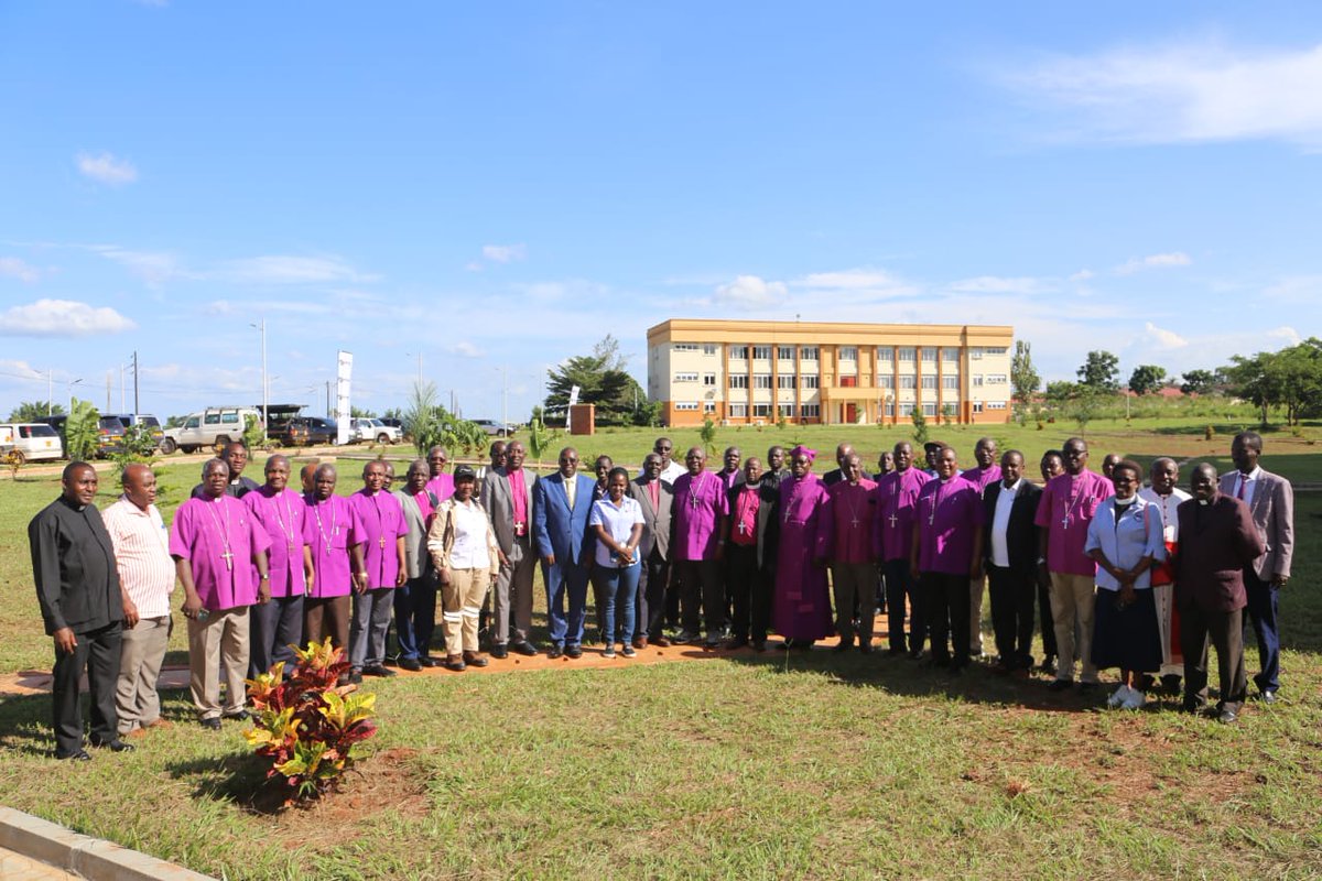 PAU_Uganda's tweet photo. His Grace Stephen Kaziimba @Archbp_COU has hailed @upikuganda for the services they are offering to Uganda's Oil and Gas Sector.

 "I am thrilled to be here today at this institution that is dedicated to training the future workers of the oil and gas sector." #PAUOilVisit https://t.co/Od6AP12TBZ