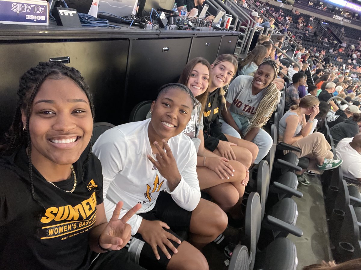 Missing a few Sun Devils, but had a great team bonding experience at the @PhoenixMercury game last night! #ForksUp /// #O2V