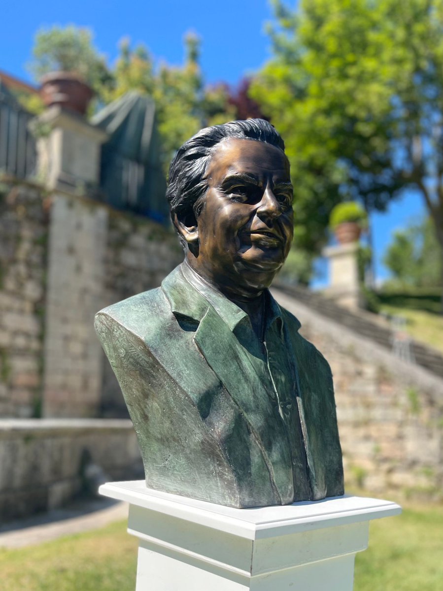 michelangeloios's tweet photo. Albert R. “Cubby” Broccoli has been honoured in #Carolei (#Calabria), #Italy in recognition of his Italian ancestry.
A bronze bust of Cubby sculpted by Maestro Domenico Sepe was unveiled.
_ Michelangelo Iossa, june 2023
#albertbroccoli
#carolei
#JamesBond
#michelangeloiossa https://t.co/qDgTsMh5Z7