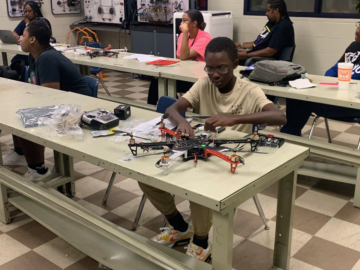 Week 4 of summer camp and we are still going strong! Check out our Cybersecurity & Drone camp session. @alphanick @StephanieM_111 @usamahrodgers @iamdocverde @CollegeDrivenGU @pugh_247