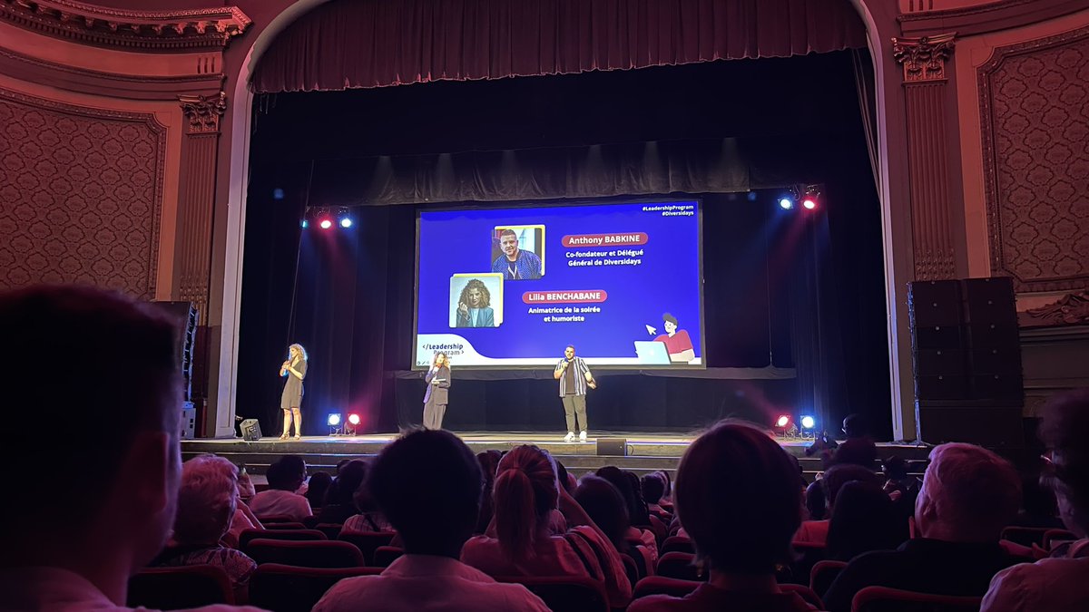 EmmEspias's tweet photo. Force à toute la team de @diversidays sur la scène du @Theatre_Femina à #Bordeaux 💪

#Diversidays c’est « Faire en sorte que la monde de la tech change de visage et fasse émerger de nouveaux leaders. » @AnthonyBabkine 

Bienvenue à #Bordeaux ! 🤗

#LeadershipProgram https://t.co/0hc9sWSTmF