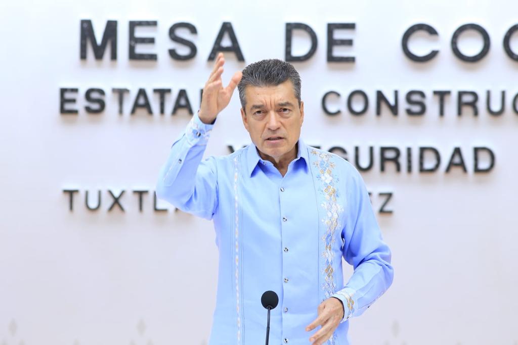 RutilioEscandon's tweet photo. En las #MesasDeSeguridad en coordinación con las instituciones federales, estatales y municipales ratificamos el compromiso de trabajar en unidad para actuar de inmediato ante cualquier emergencia o acto delictivo que ponga en riesgo a la ciudadanía. https://t.co/UUqDVNT3JN