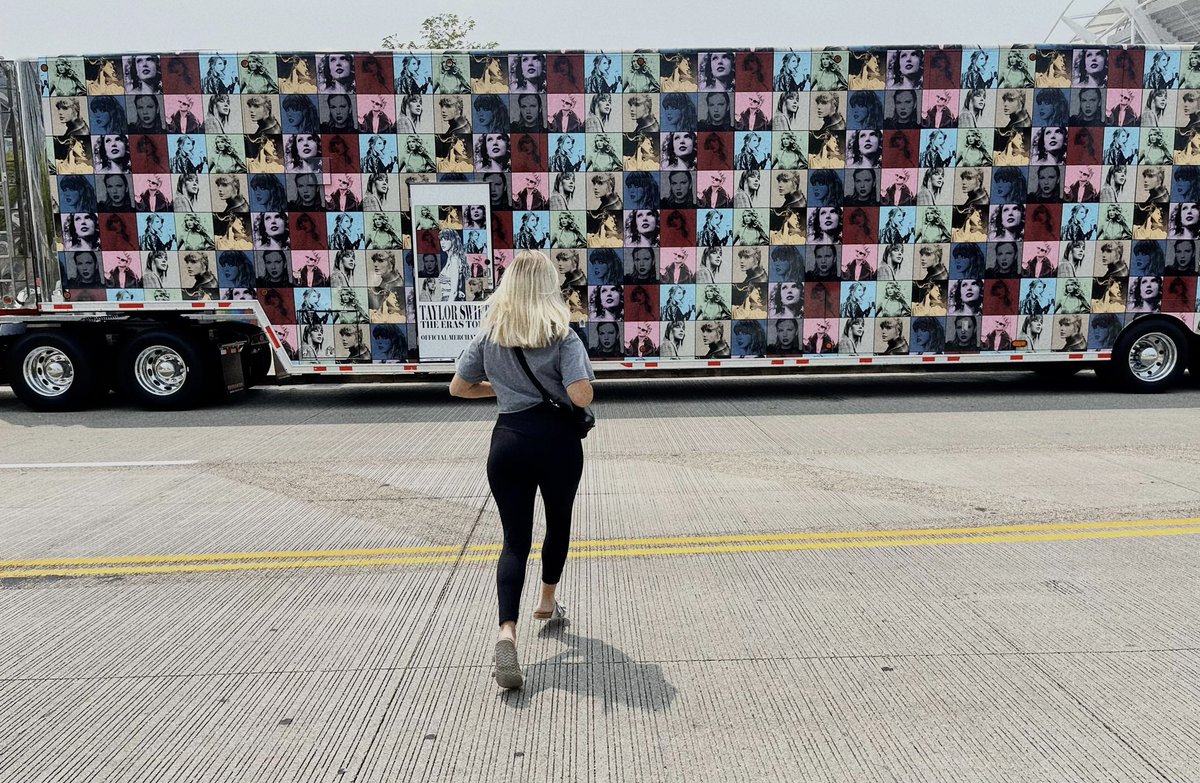 livv518's tweet photo. Oh I didn’t walk, I RAN 🤩 https://t.co/HYItV0uQ9X