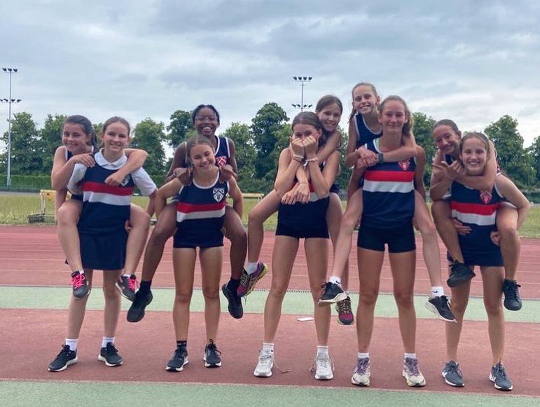 3RD PLACE IN THE READING &amp; DISTRICT ATHLETICS LEAGUE🥳🎉 

A huge well done to the U14 Athletics team who have managed to come 3rd out of 25 schools in the Reading &amp; Districts Athletics League!! 

You have all worked so hard over the last 4 weeks and we couldn’t be more proud!