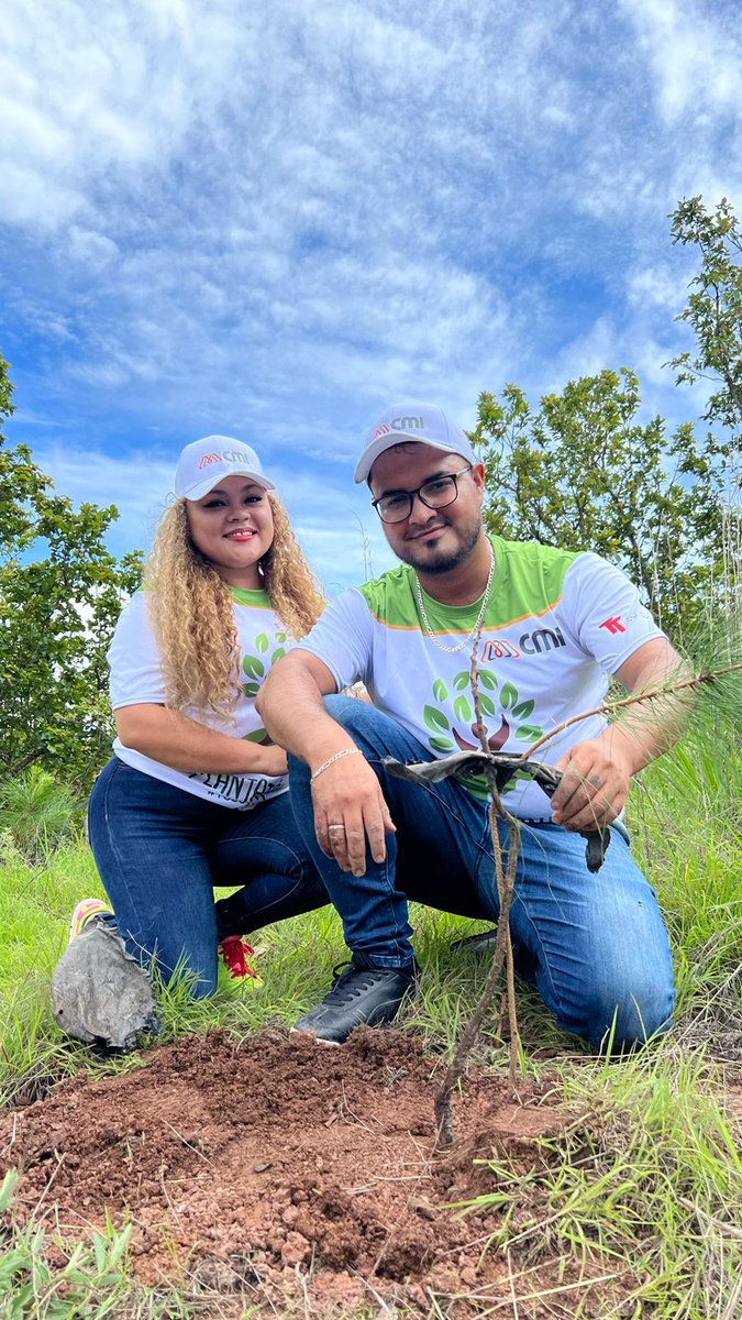 Plantatonhn's tweet photo. @cmicorporacion y #PlantatónHn unen fuerzas esta mañana para reforestar COEAS, promoviendo la conservación de la biodiversidad y la protección del medio ambiente en Honduras 🌳💚
#Ambiente #Honduras #COEAS #Plantaton https://t.co/qtnjjeHCXY