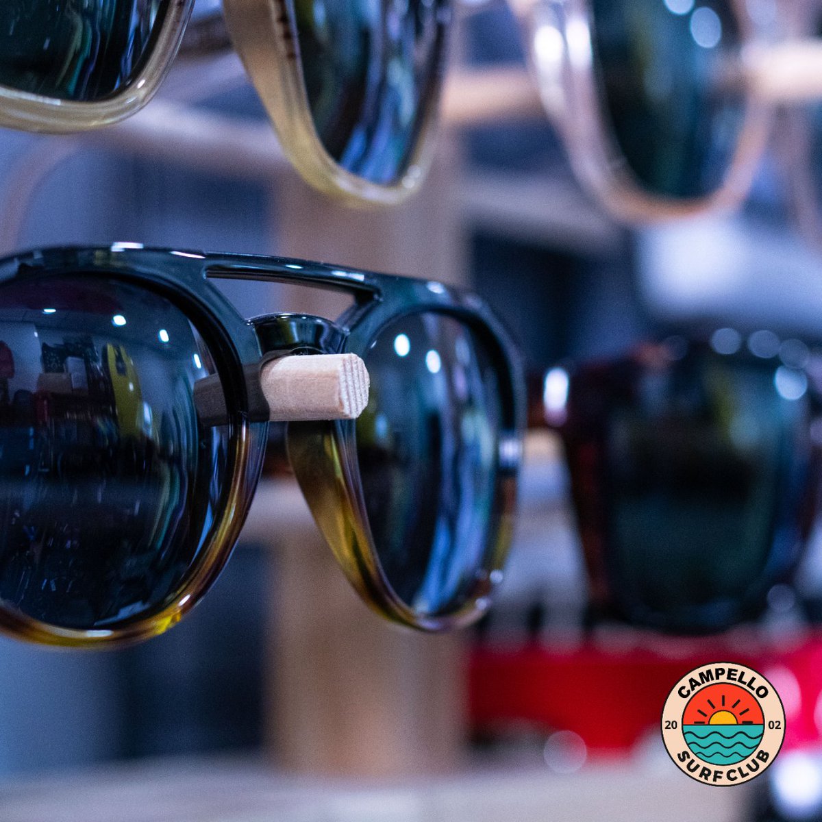 Uno de los complementos mas importantes del verano ☀️, son unas buenas gafas de sol 🕶️ . Proteger la vista debe de ser una prioridad 👌 y si encima estamos guapos, mejor que mejor 😎. Ven a ver nuestra colección.

#surf #surfelcampello #elcampellosurf #elcampello #tiendadesurf